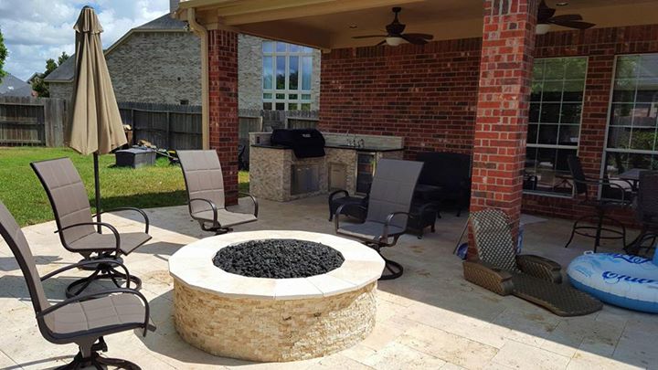 5-outdoor-kitchen-types-fire-pit-rotisserie